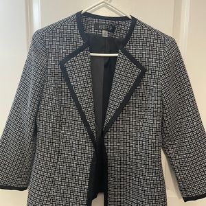 EUC Kasper Blazer Black and white print. 3/4 sleeves. Size 8